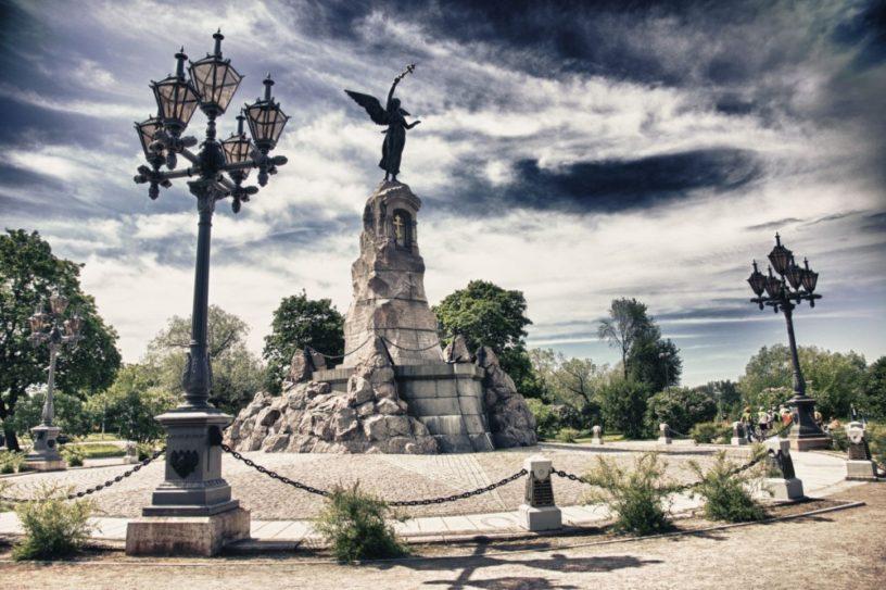 Памятник броненосцу Русалка в Таллинне