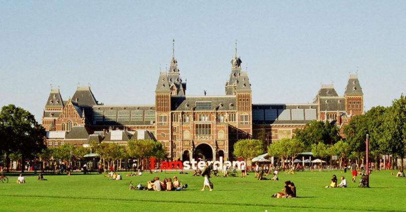 Музейная площадь в Амстердаме