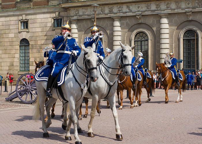 Что посмотреть в Швеции: смена королевского караула