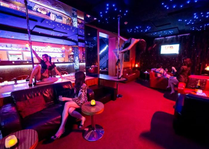 Ночная жизнь Праги: стриптиз-бары, горячие вечеринки