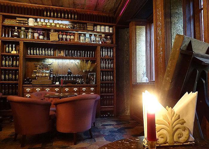 Бывшая аптека Абрахама Кунце теперь бар, где можно попробовать знаменитый рижский бальзма