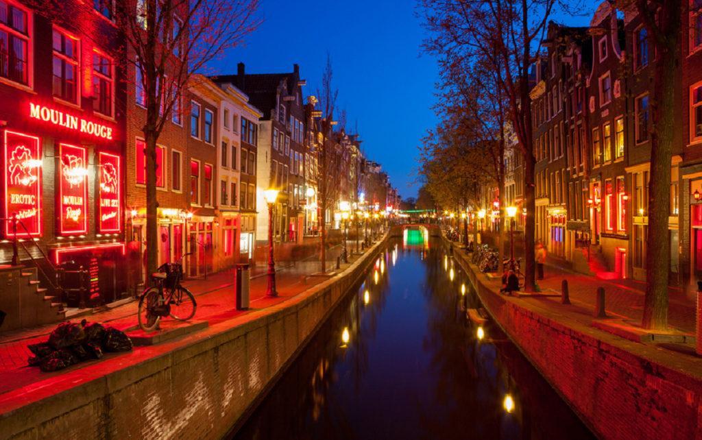 Квартал Красных фонарей в Амстердаме